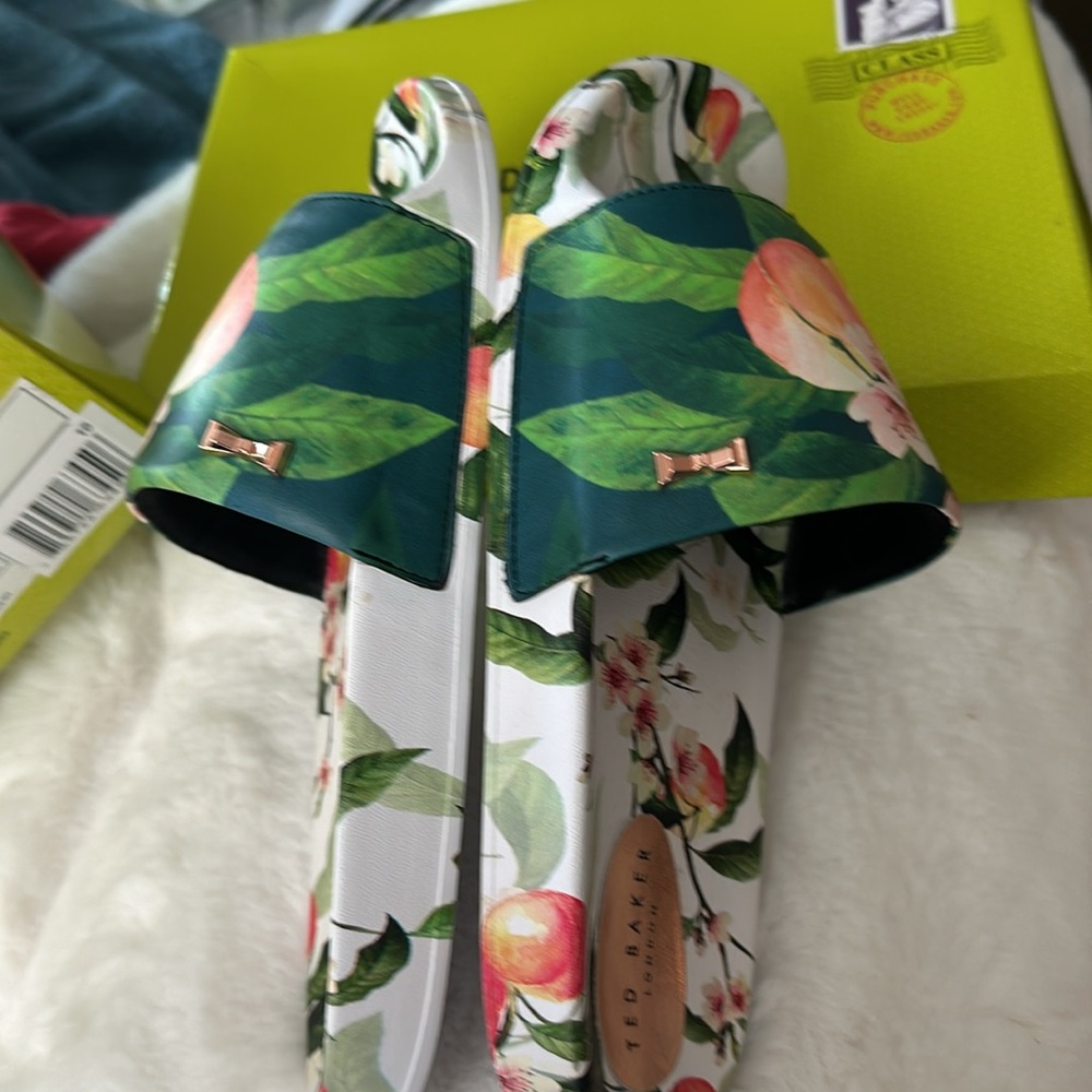 NIB Ted Baker London Avaline Slide